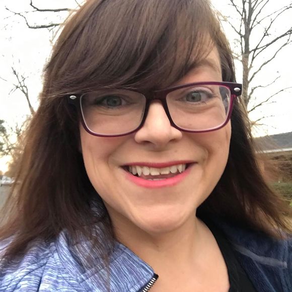 Meet your Posher, Becca - Picture 1 of 1